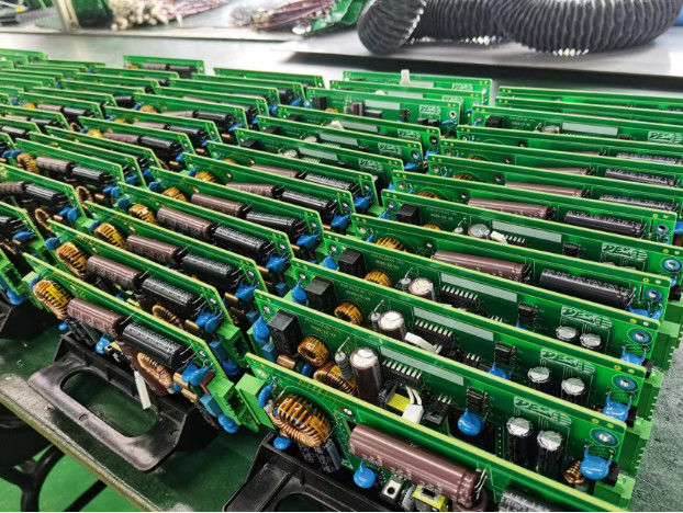 Loodvrije PCB-assemblage Fast Turn PCB-productie 4 laag FR-4 IPC-klasse 2 of 3 standaard