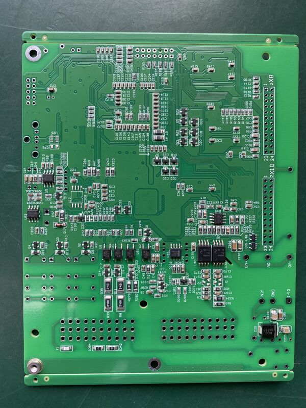 Min. gatdiameter 0,1 mm Communicatie PCB-assemblage 6 lagen Hoge Tg170 en Hoge Tg180 Geoptimaliseerd voor Communicatieapparaten
