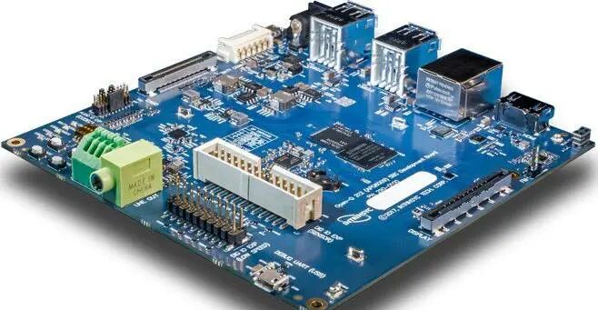 Snel draaiende PCB-assemblage met FR-4-materiaal 4 laag en 0,10 mm minimale gatdiameter voor automobieltoepassingen
