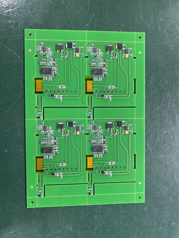 Dikte 0,3 mm 6 mm Industrial PCB Manufacturing Assembly Met behulp van gele soldermaskcolor Zorg voor duurzame circuitoplossingen