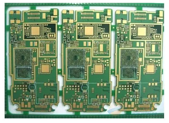 Onderdompeling Goud PCB-assemblage voor RCC-opbouwmateriaal Bereiken 0,2 mm 8 mil Min Hole Size